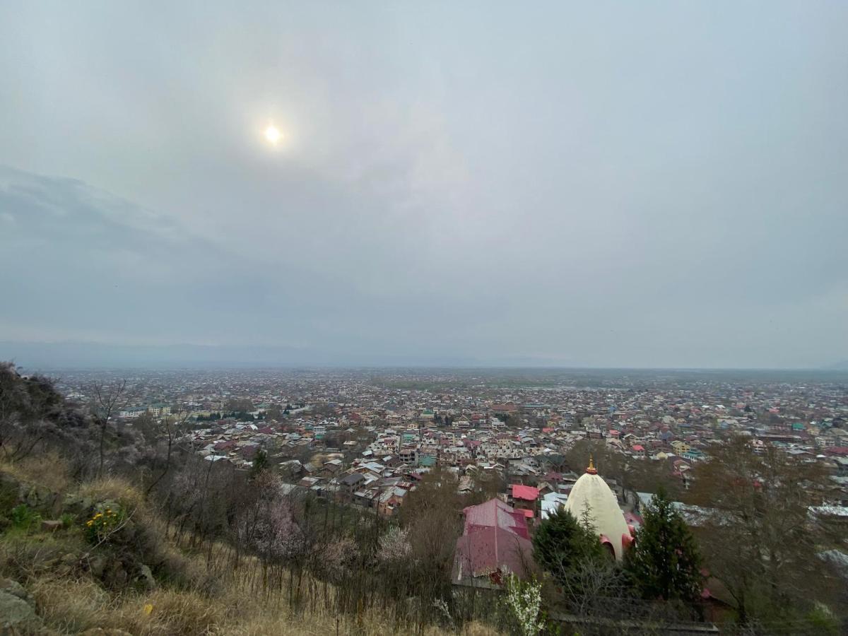 Hotel Royal Hameed Srinagar  Bagian luar foto