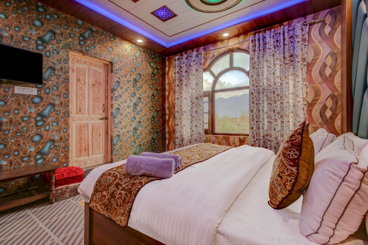 Hotel Royal Hameed Srinagar  Bagian luar foto